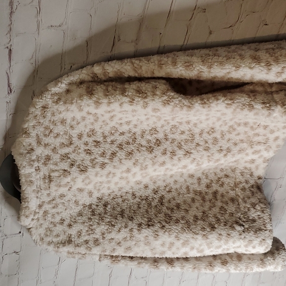 THREAD & SUPPLY Cropped Pullover Faux Shearling White Leopard Women's Large - Picture 5 of 7